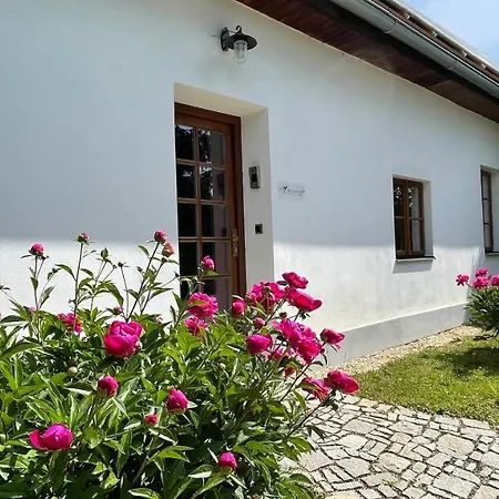Na Návsi 19 U Hluboké Hrdejovice