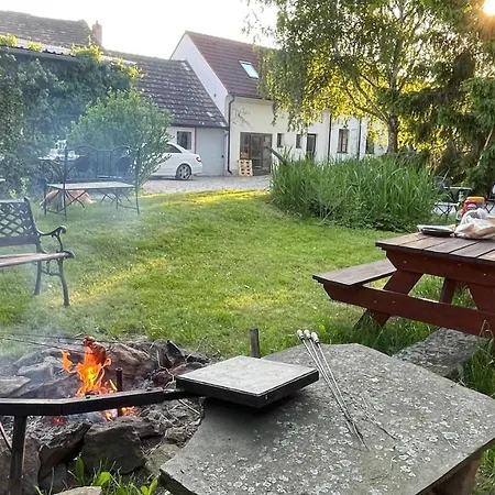 Na Návsi 19 U Hluboké * Hrdejovice