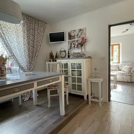Na Návsi 19 U Hluboké Hrdejovice